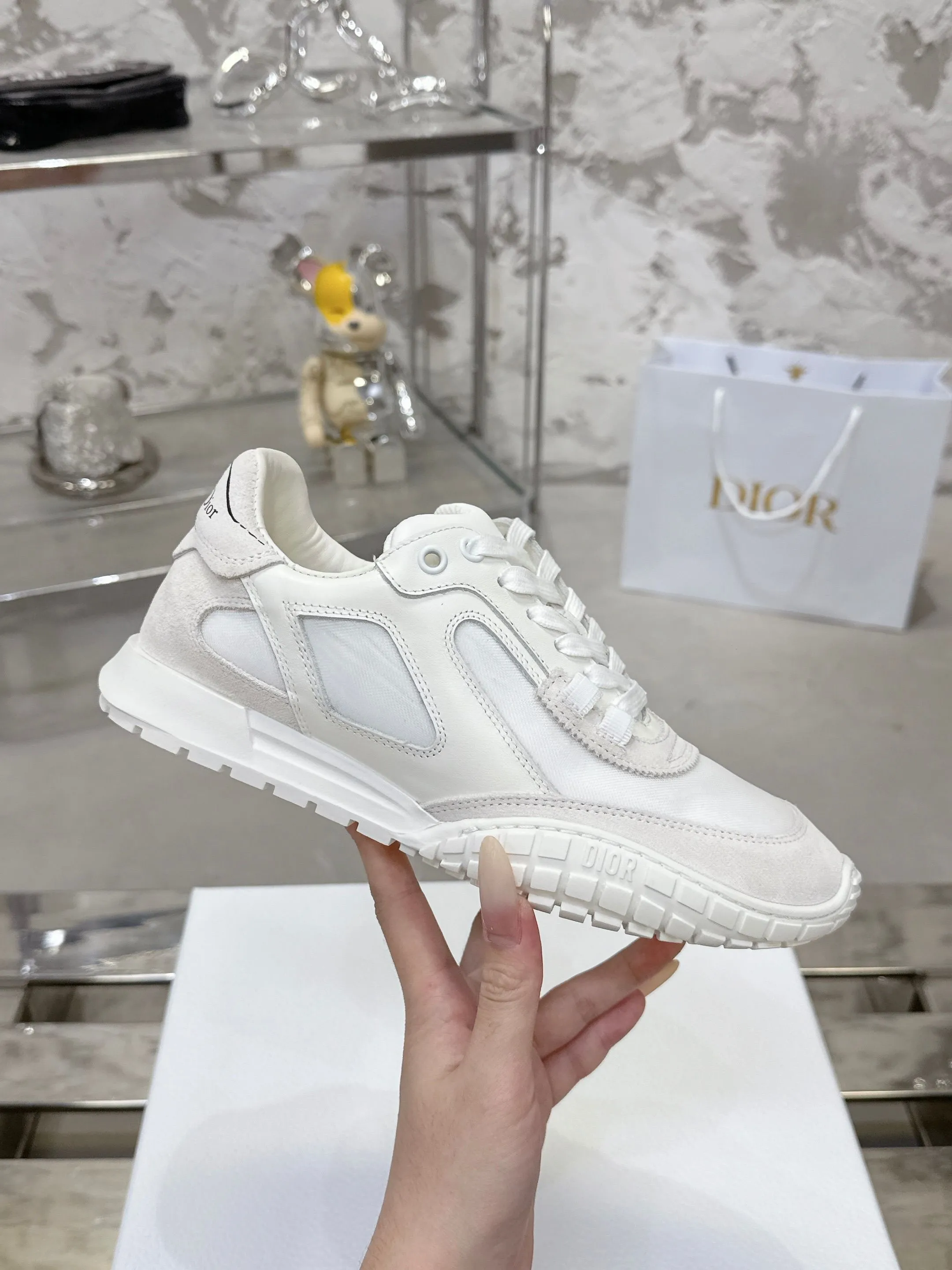 Factory price 640💰 Top version! ! ! Dior Tech sneakers Dior Tech is newly launched, with exquisite color matching and autumn and winter atmosphere. This Dior Tech sneaker is a new product in the 2026 early spring ready-to-wear series. It is equipped with fashionable details and highlights the retro aesthetics. Made of calfskin and suede calfskin upper with transparent mesh side panels and ChristianDior Paris signature on the heel and tongue. A textured, tonal Dior signature sole adds couture style. Upper material: Textile, cowhide split leather, cowhide leather with Christian Dior Paris logo on the heel and tongue Textured Dior logo rubber sole embellished with Christian Dior's lucky star symbol! Size 35-46 (40 for women, 41 for men, 38.45.46, custom made and non-refundable)